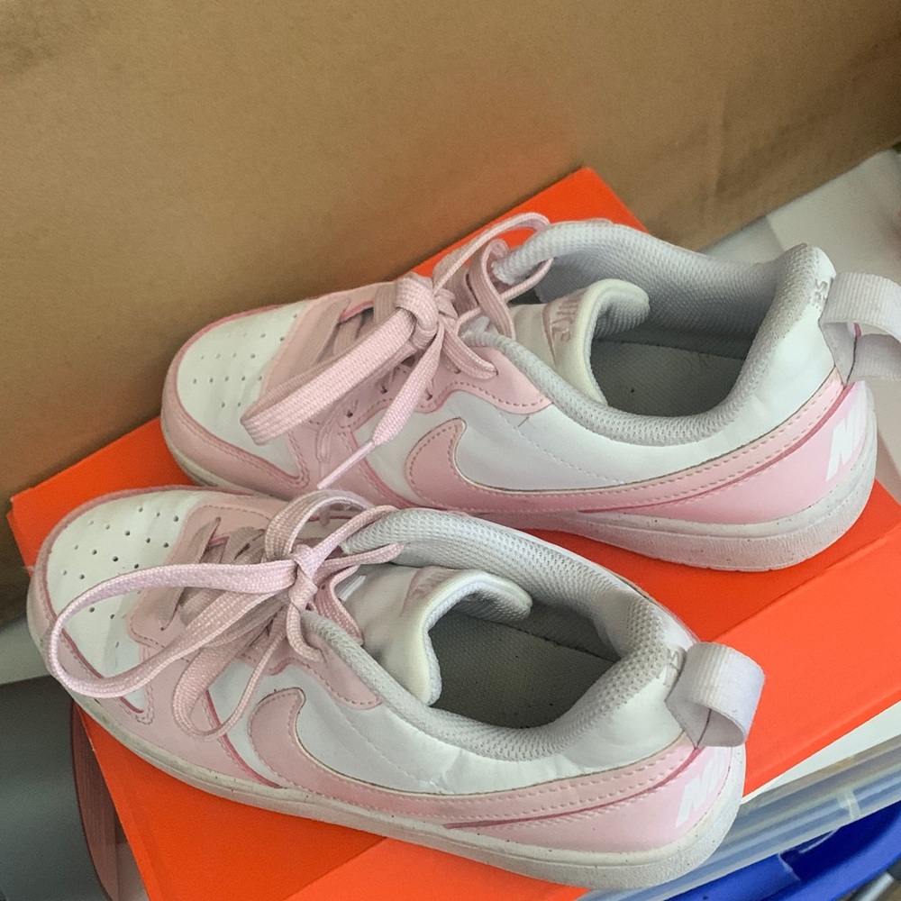 Nike Kids Sneakers in Pink and White